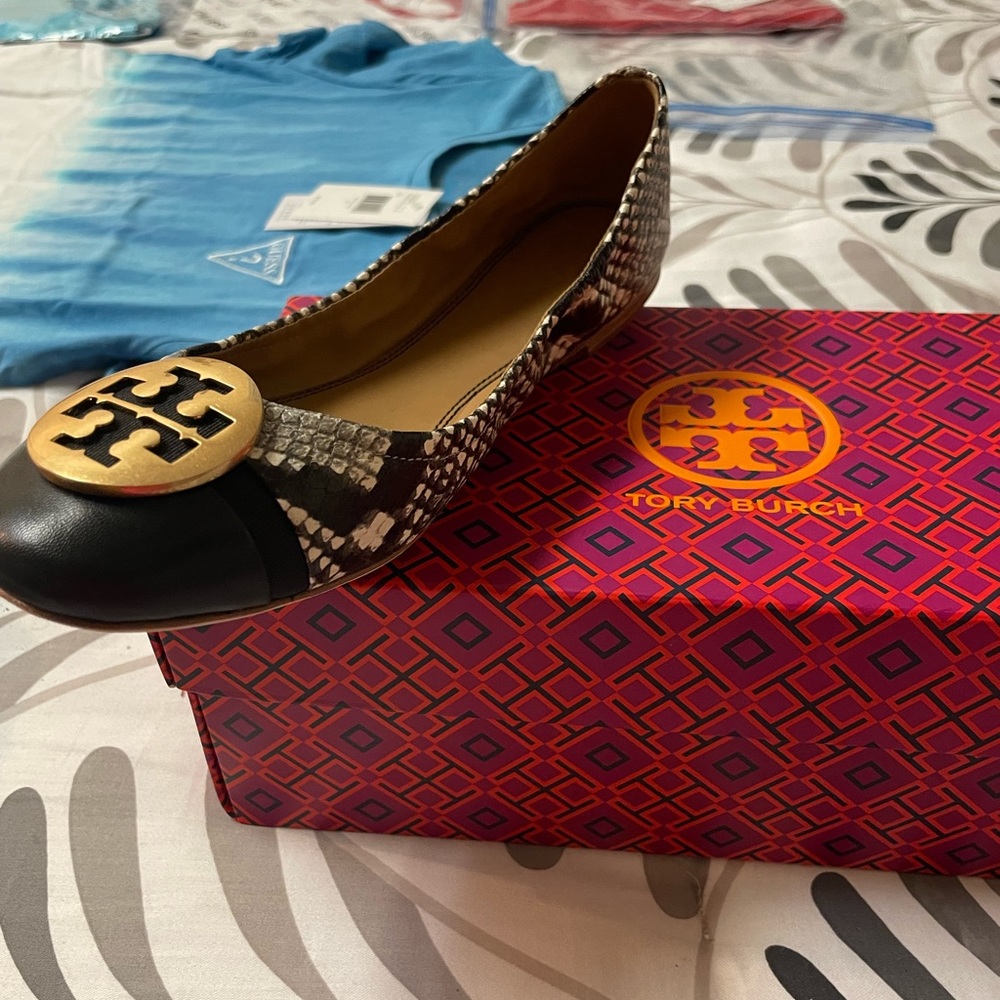 Beautiful size 7 Tory Burch flats 🥿 only worn once